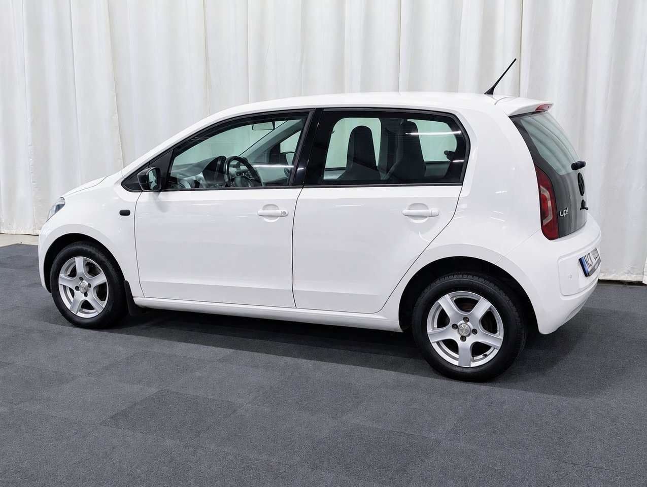 Volkswagen UP! 5-dörrar 1.0 MPI high up 2014, bild 3/10
