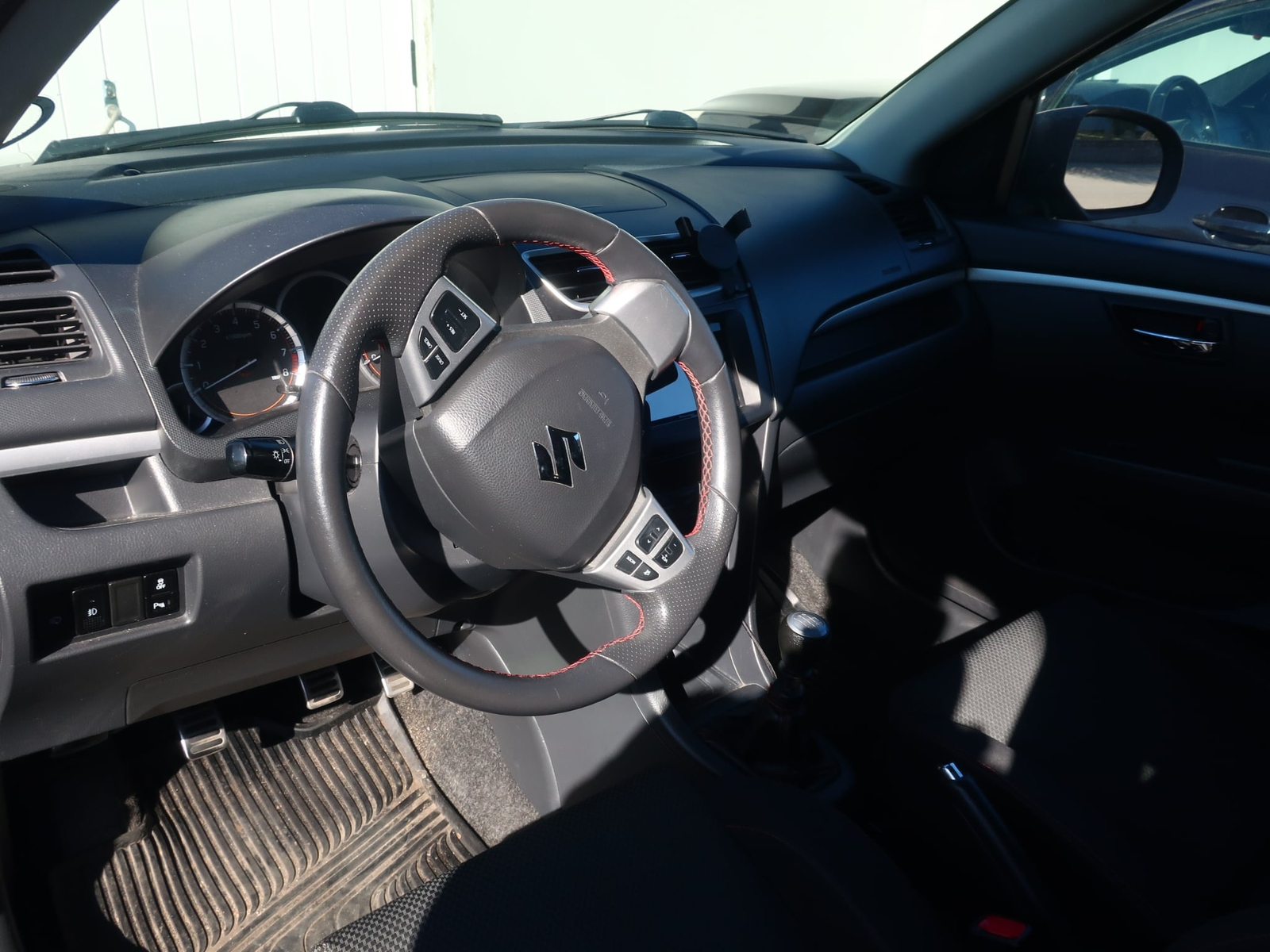 Suzuki Swift 2012, bild 6/8