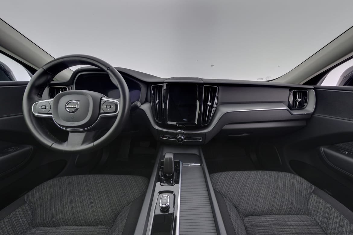 Volvo XC60 Recharge T6 Core Bright 2024, photo 7/10