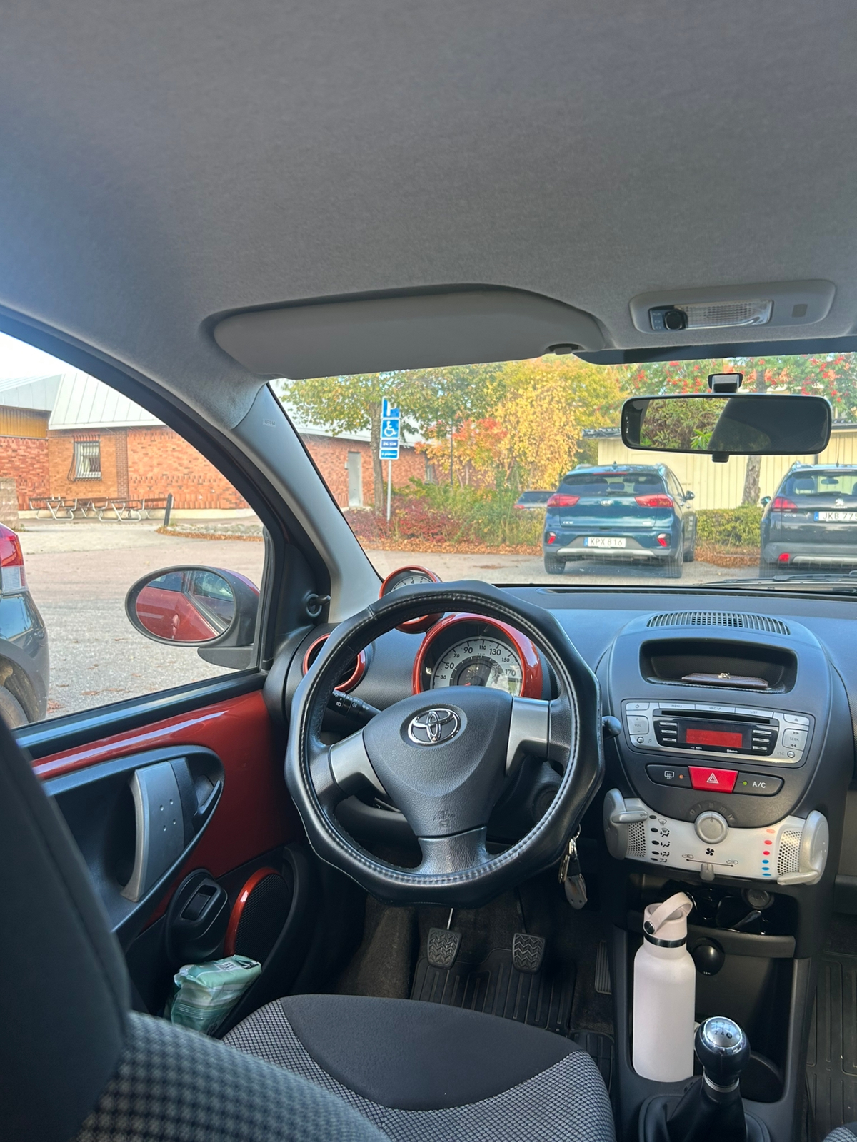 Toyota Aygo 5-dörrar 1.0 VVT-i Manuell 2012, bild 3/9