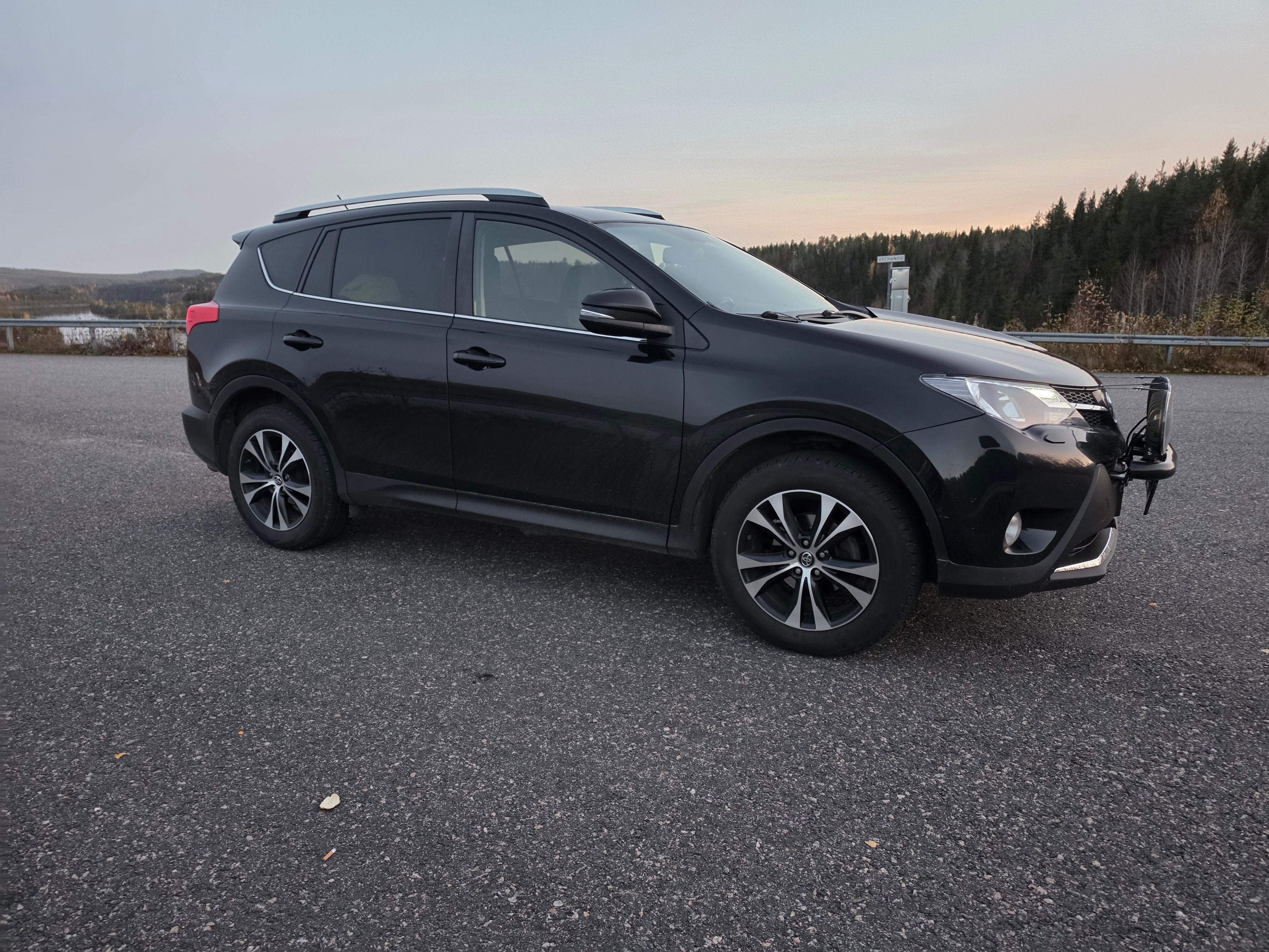 Toyota RAV4 2.0 D-4D AWD Manuell 2014, bild 3/5