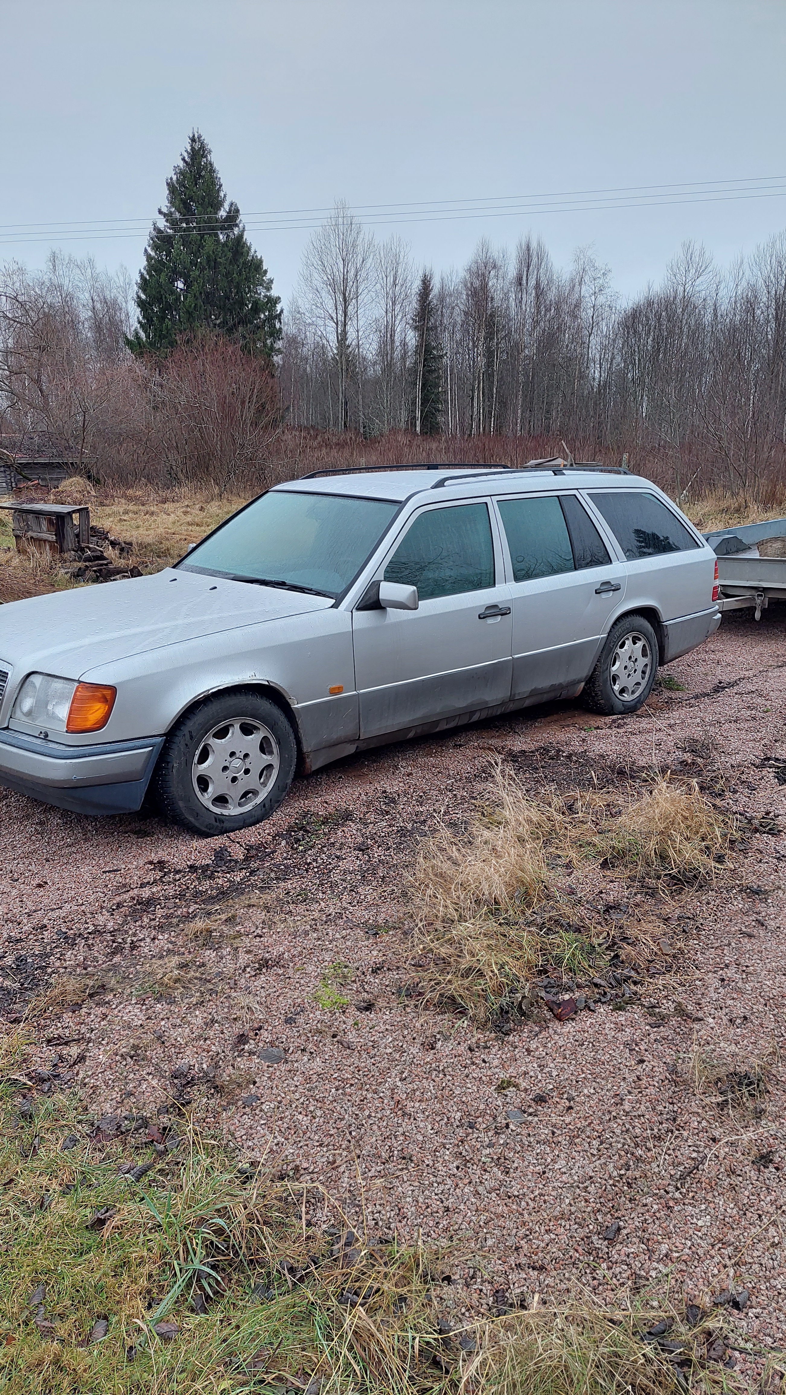 Mercedes-Benz E 220 T Automatisk 1994, bild 2/5