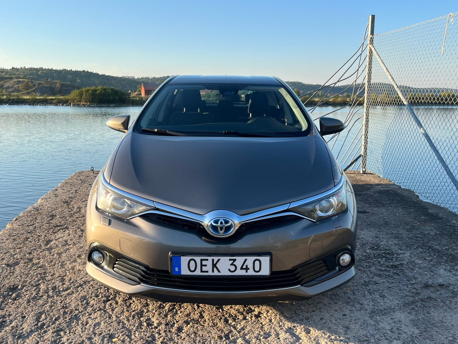 Toyota Auris Hybrid e-CVT 2016, bild 2/10