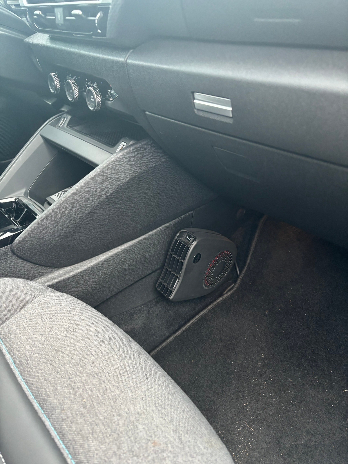 Citroen C4 1.2 PureTech EAT 2023, bild 6/7