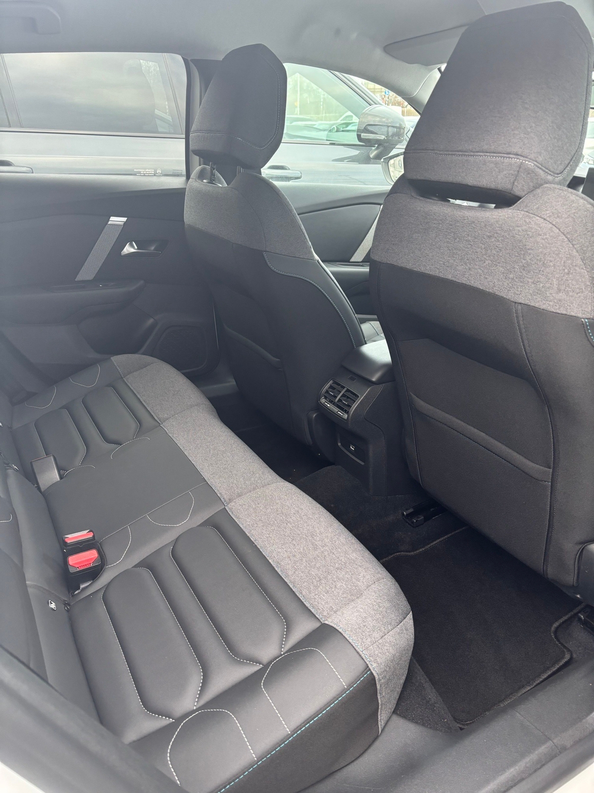 Citroen C4 1.2 PureTech EAT 2023, bild 7/7