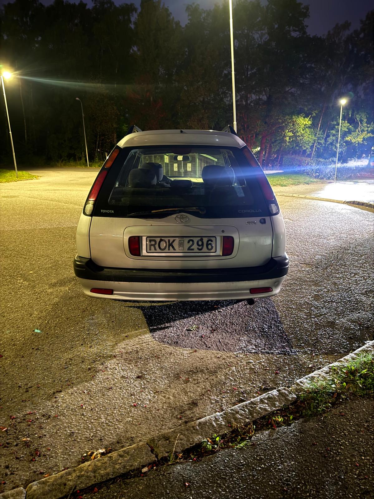 Toyota Corolla Kombi 1.4 VVT-i Manuell 2000, bild 5/5
