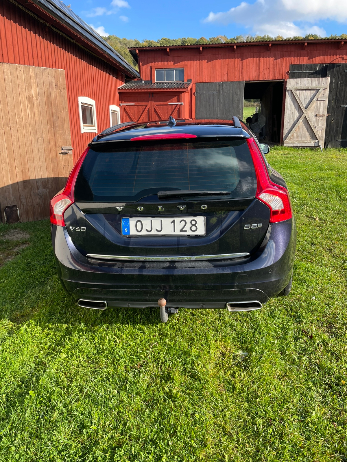 Volvo V60 D5 Twin Engine AWD Geartronic 2017, bild 2/3