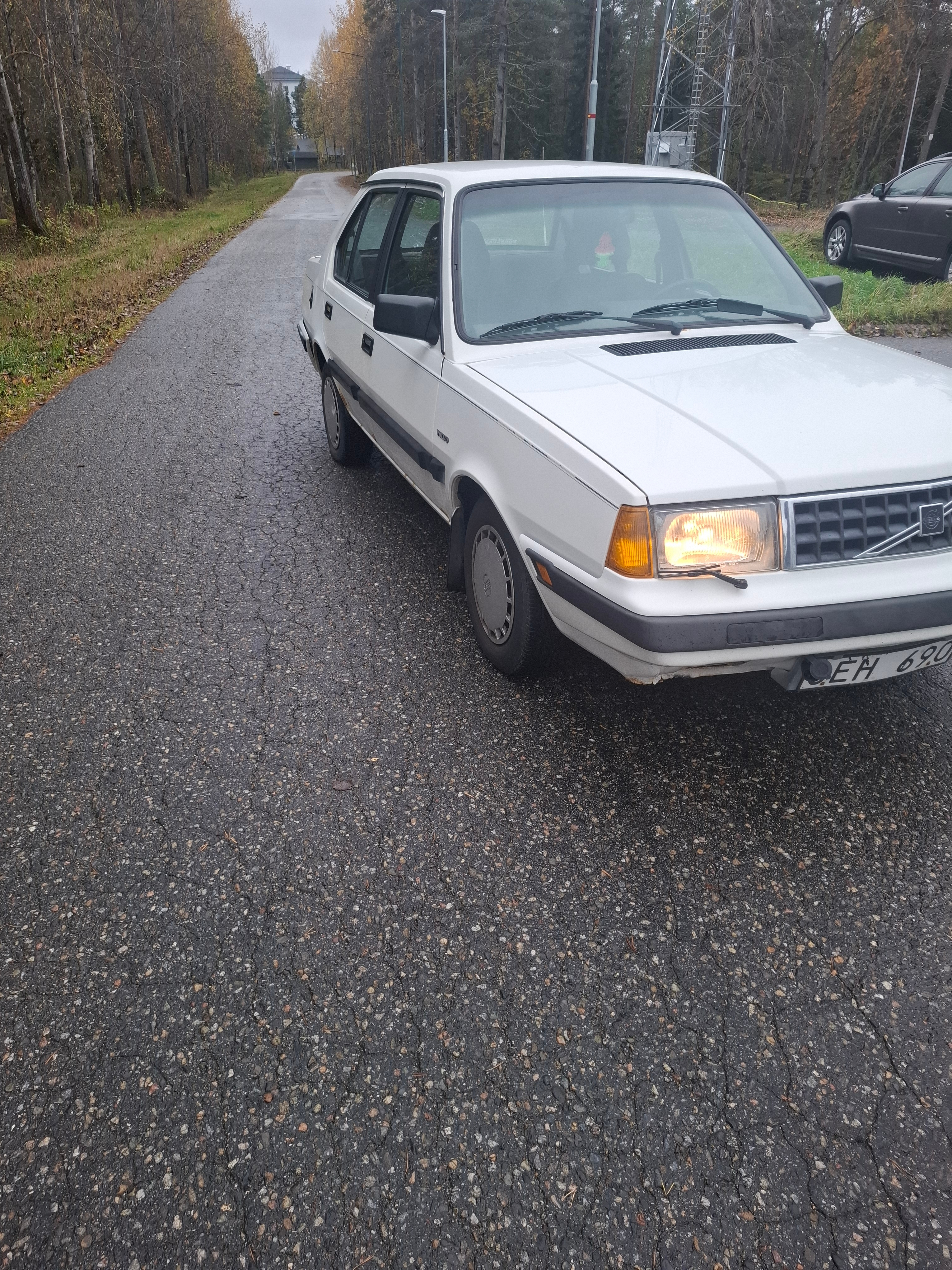 Volvo 360 Sedan 2.0 Manuell 1988, kuva 3/9