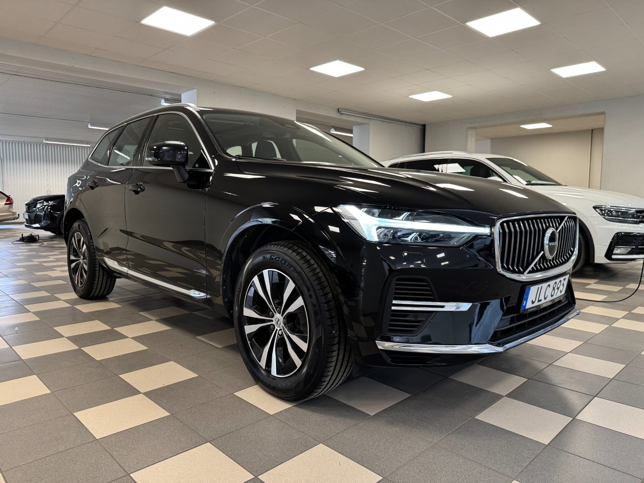 Volvo XC60 Recharge T6 AWD Helskinn 2023, photo 3/26