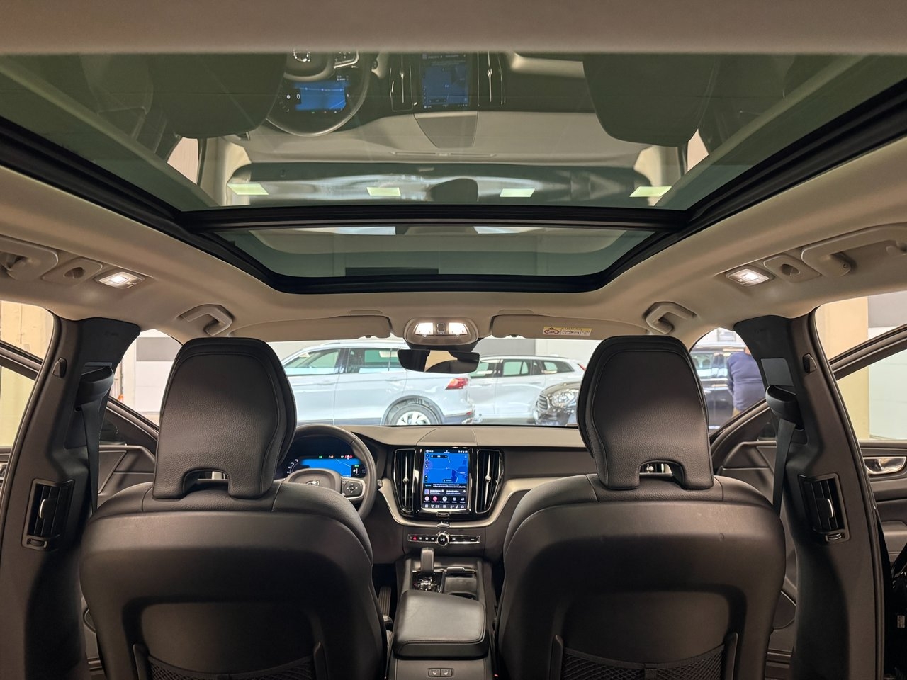 Volvo XC60 Recharge T6 AWD Helskinn 2023, photo 6/26