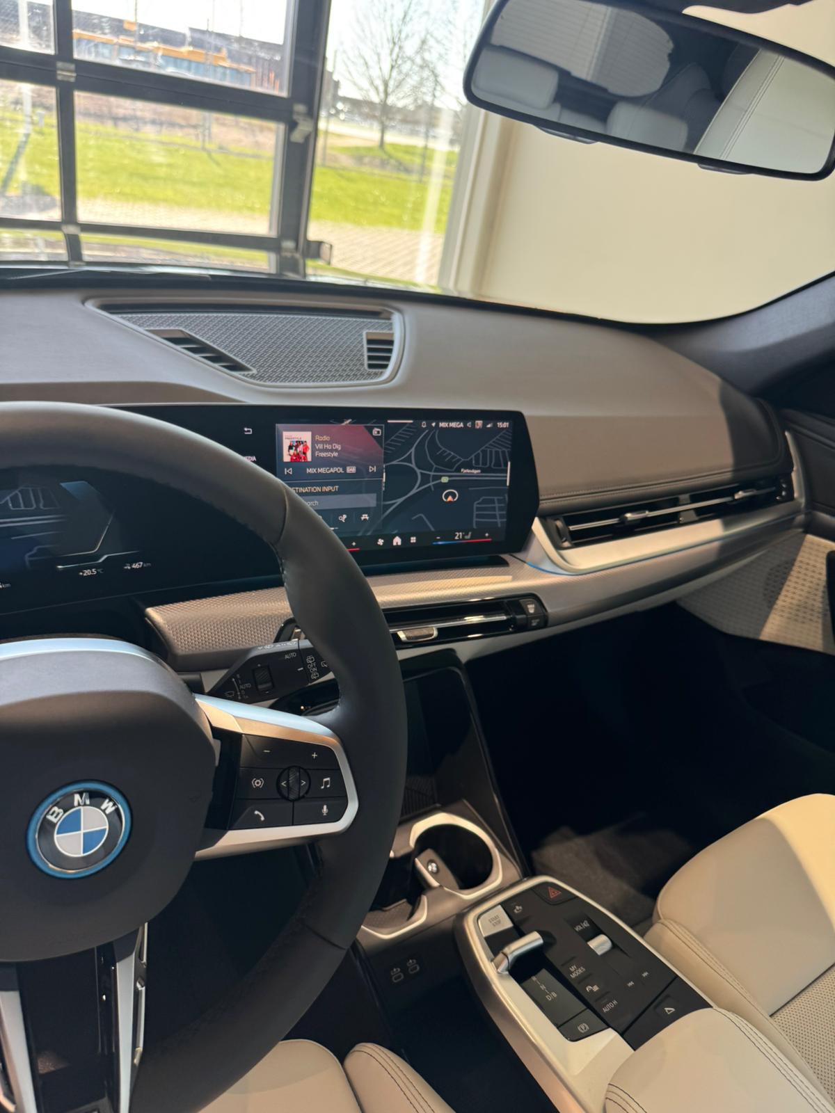 BMW iX1 eDrive20 2026, bild 2/3