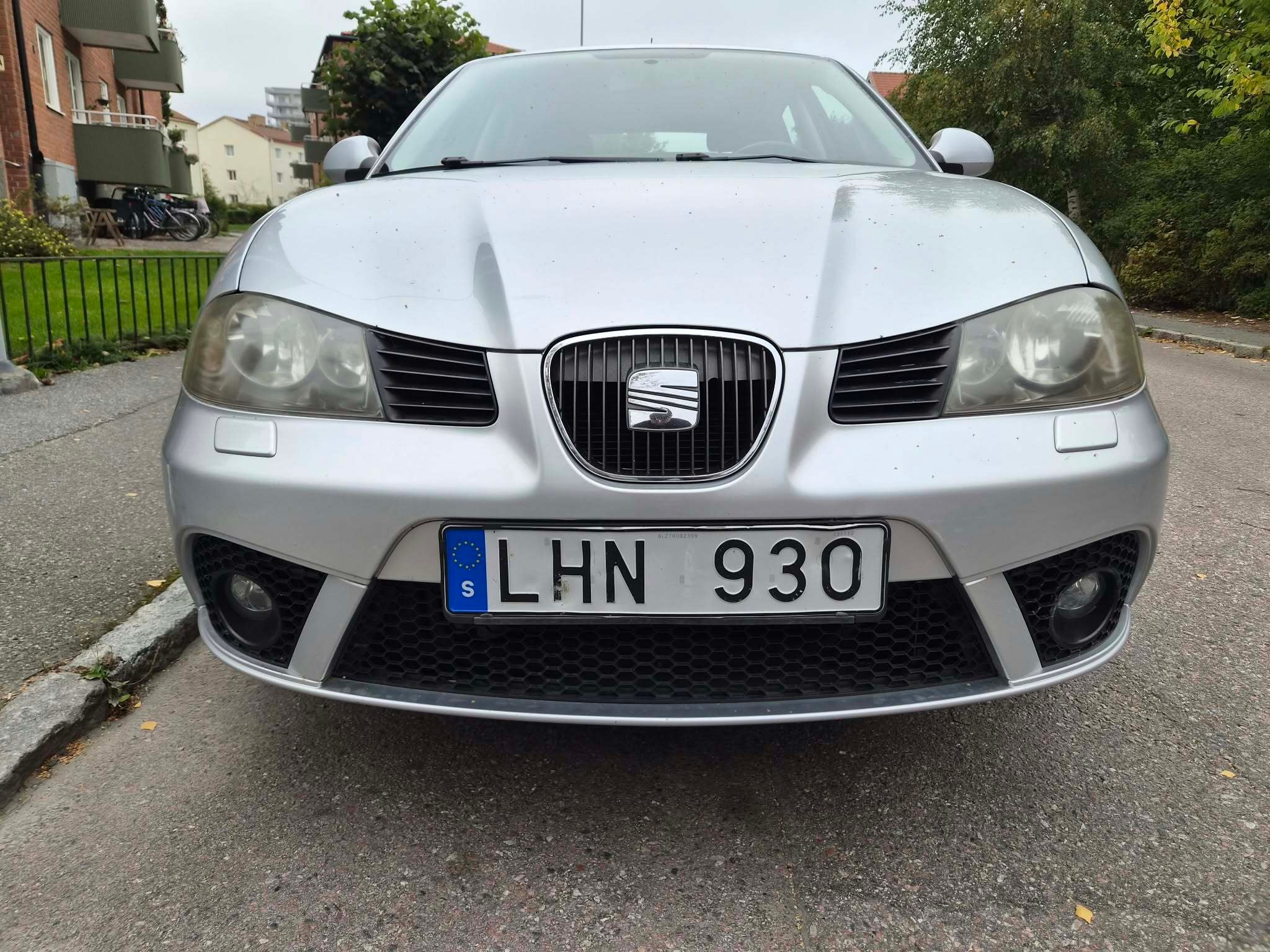 Seat Ibiza 5-dörrar 1.4 16v Manuell 2007, bild 2/5