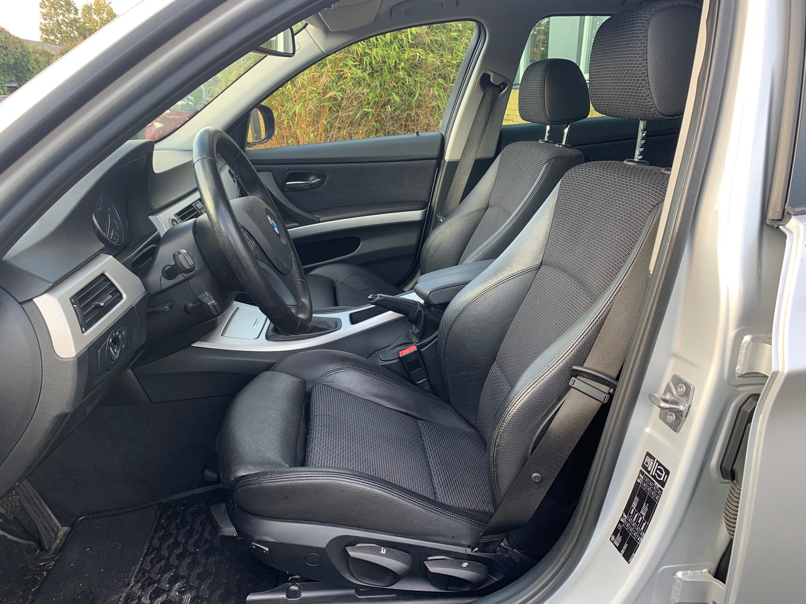BMW 320 i Sedan Manuell 2011, bild 4/5