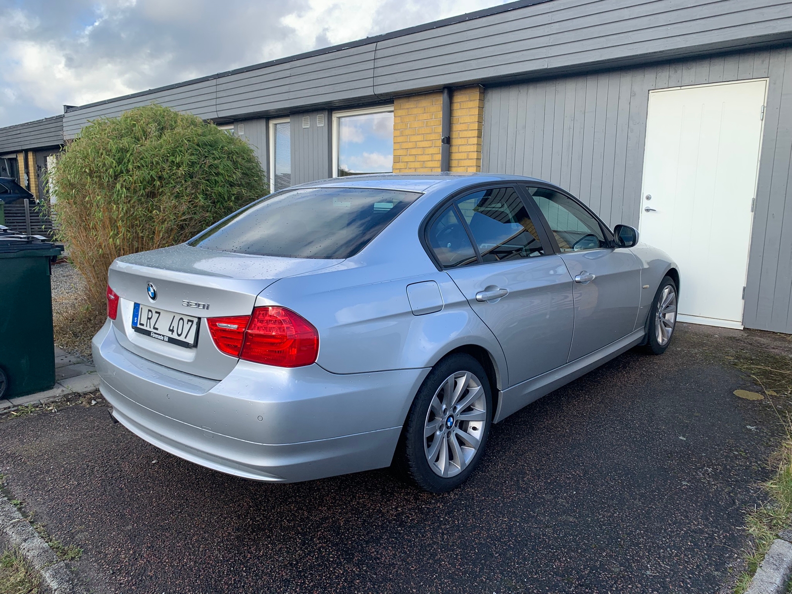 BMW 320 i Sedan Manuell 2011, bild 2/5