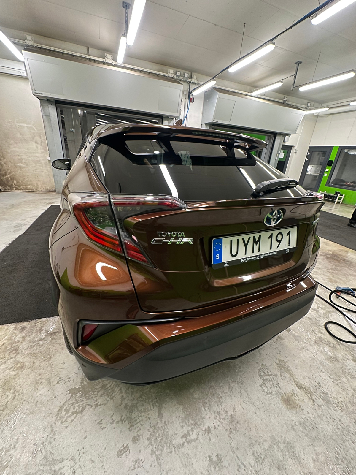 Toyota C-HR Hybrid CVT 2018, photo 6/10