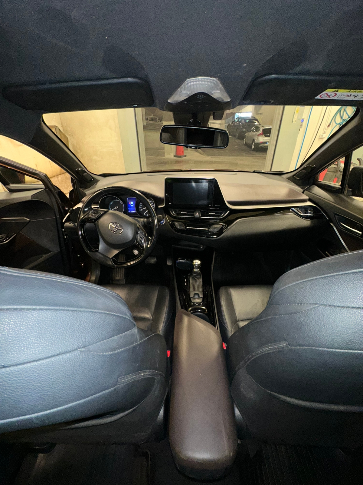 Toyota C-HR Hybrid CVT 2018, photo 7/10