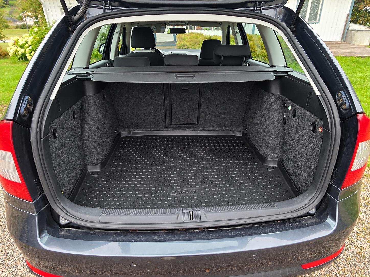 Skoda Octavia Kombi 1.6 TDI Manuell 2010, bild 2/3