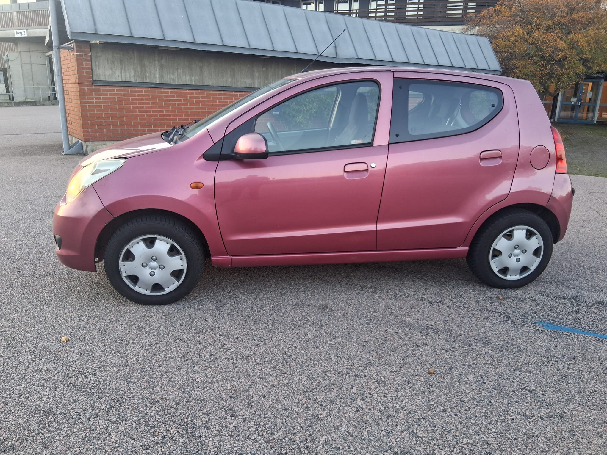 Suzuki Alto 1.0 DOHC 12V VVT Manuell 2011, bild 2/10