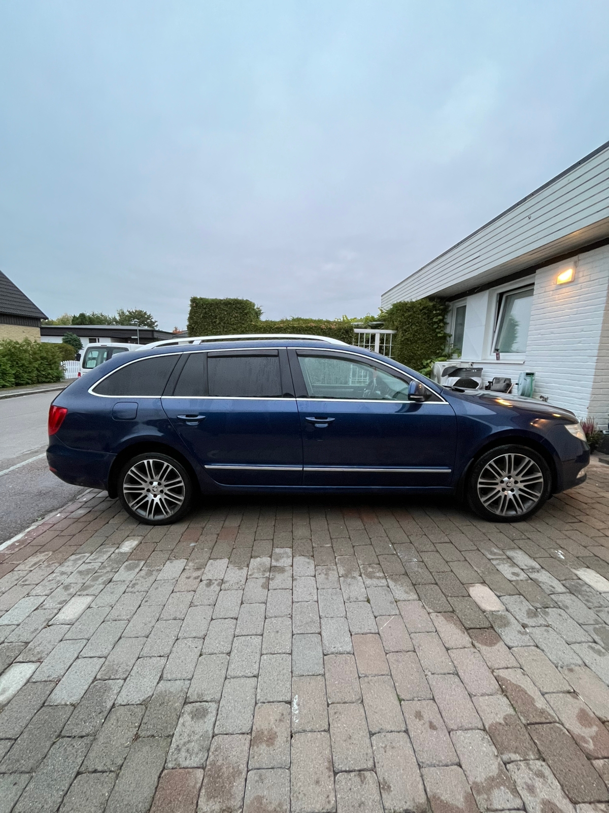 Skoda Superb 2011, kuva 7/9