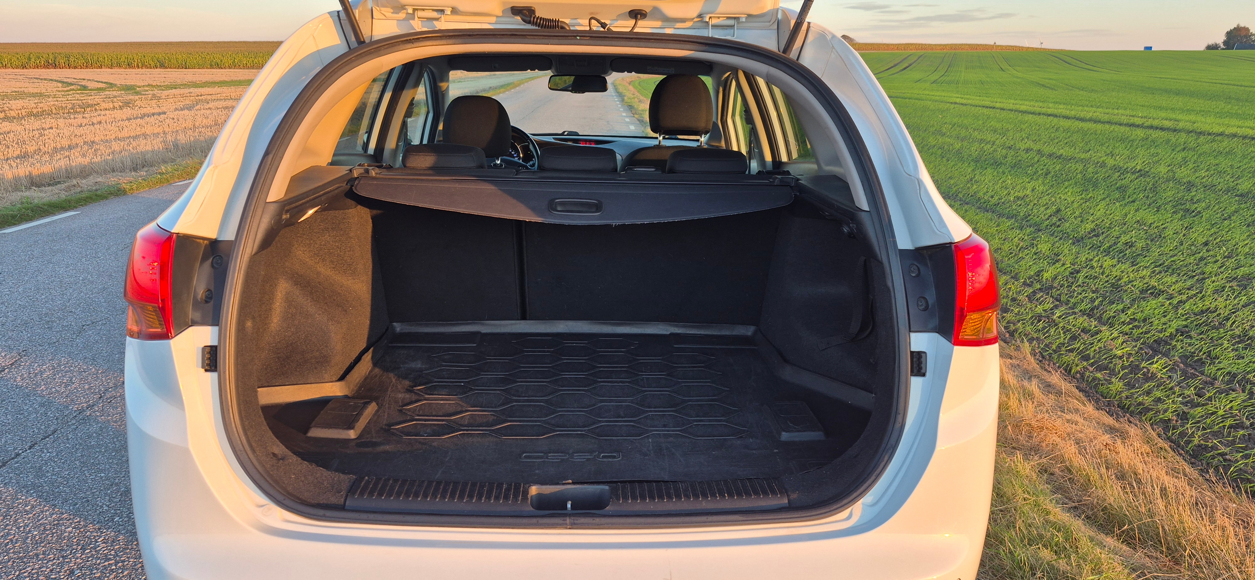 Kia Ceed SW 1.6 CRDi Manuell 2013, photo 7/10