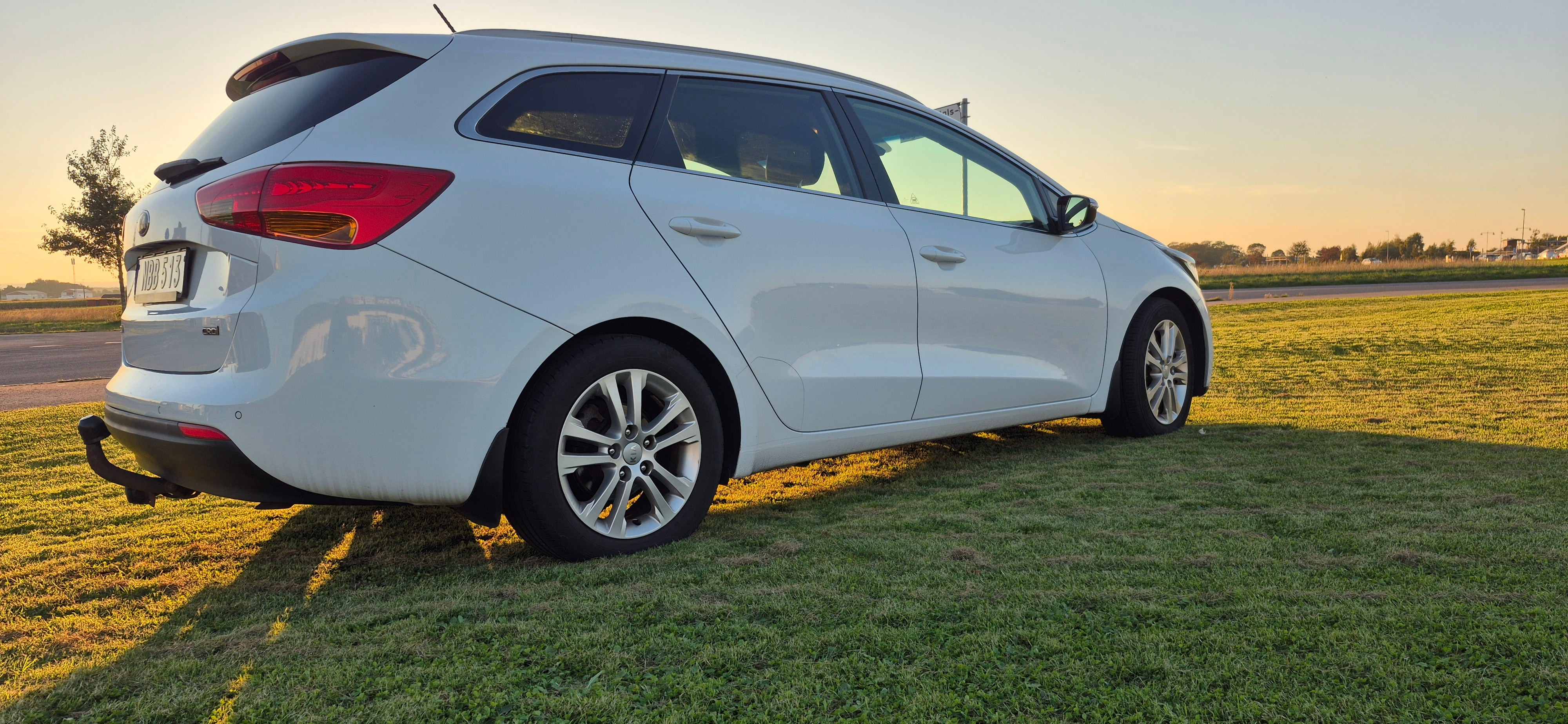 Kia Ceed SW 1.6 CRDi Manuell 2013, photo 2/10