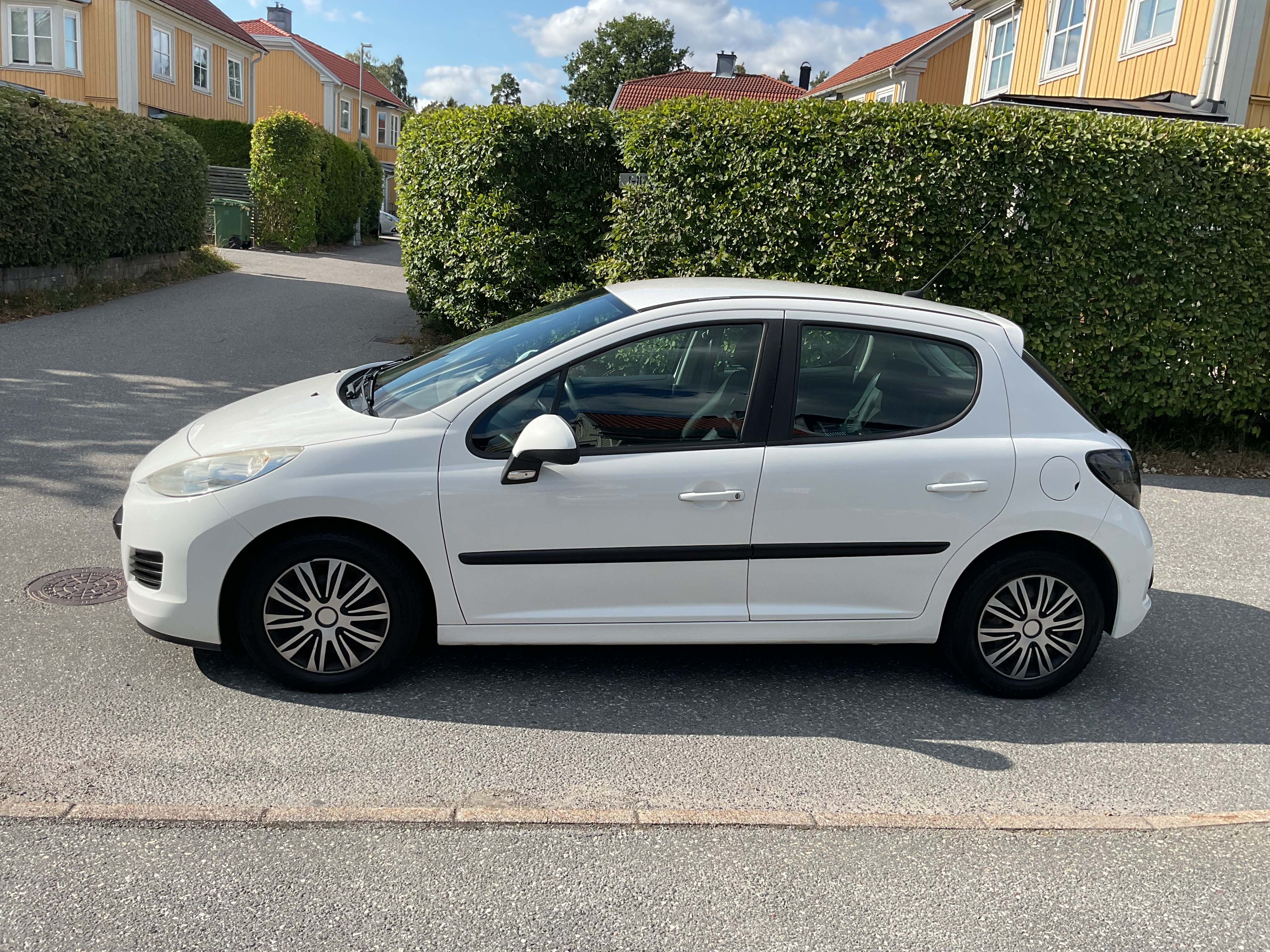 Peugeot 207 5-dörrar 1.4 HDi Manuell 2010, bild 2/10