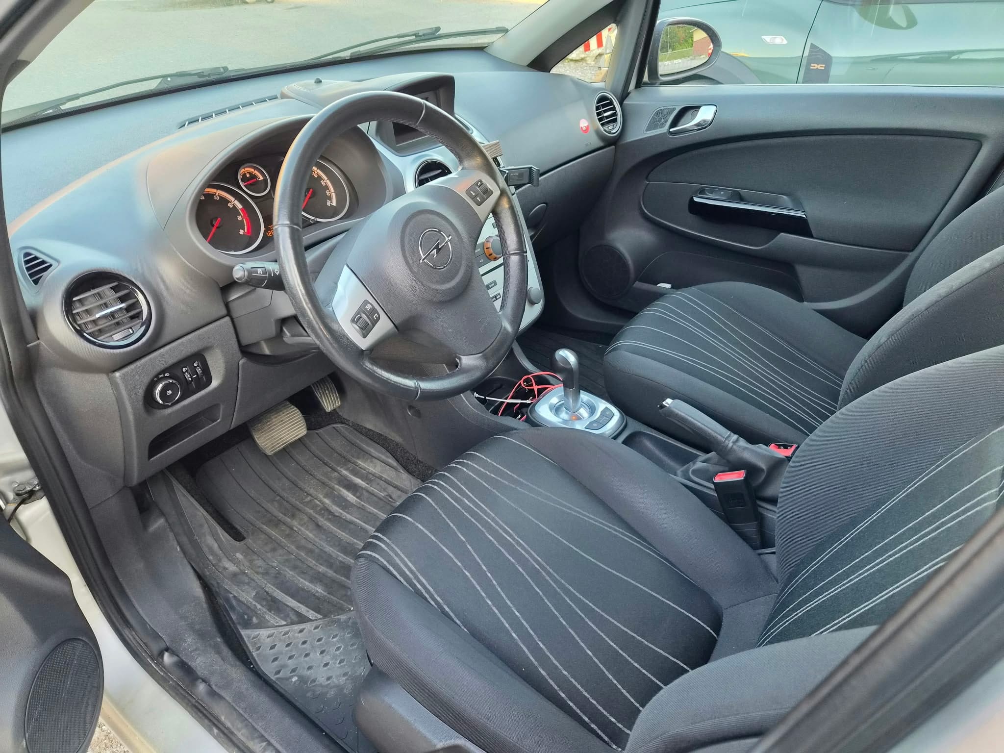 Opel Corsa 2011, bild 4/5