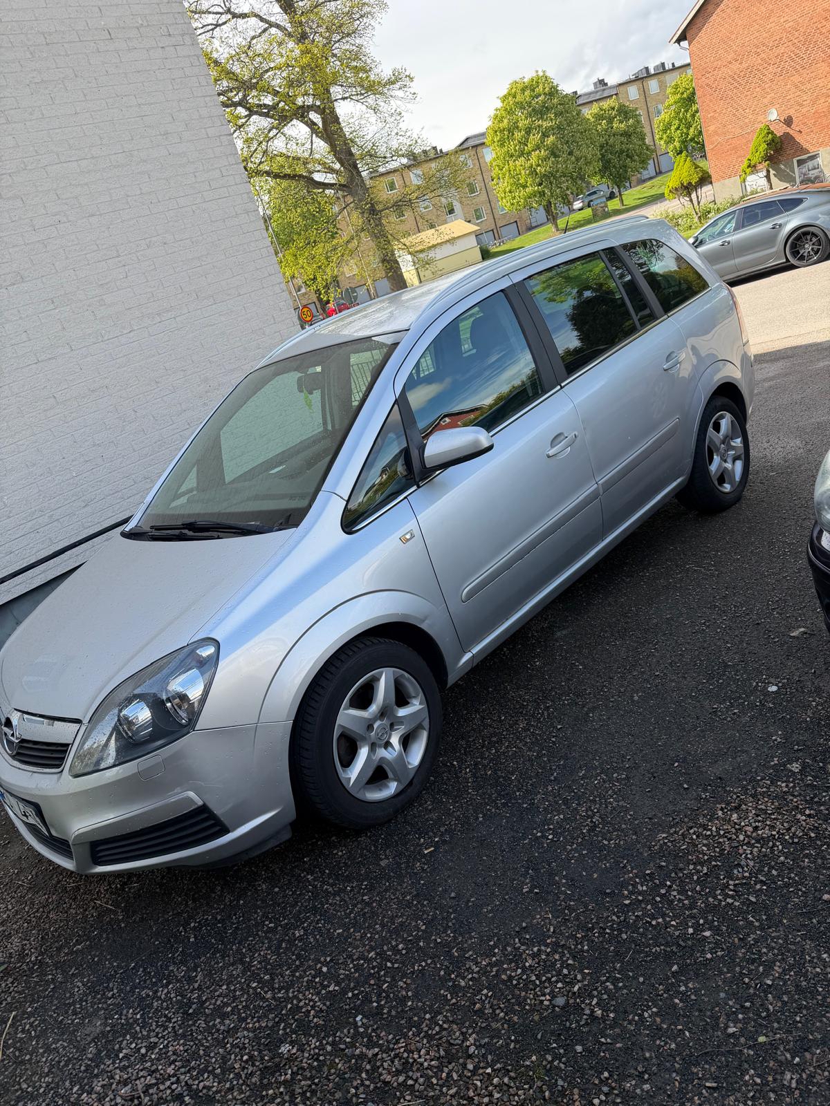 Opel Zafira 1.8 Manuell 2008, photo 3/5