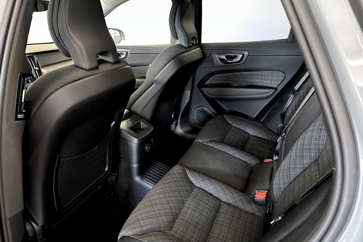 Volvo XC60 T6 Core Edition 2025, bild 7/8