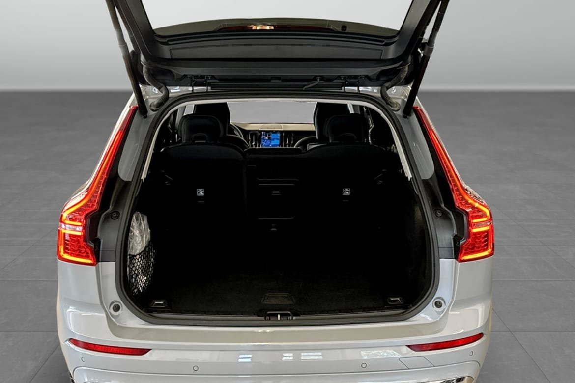 Volvo XC60 T6 Core Edition 2025, bild 8/8