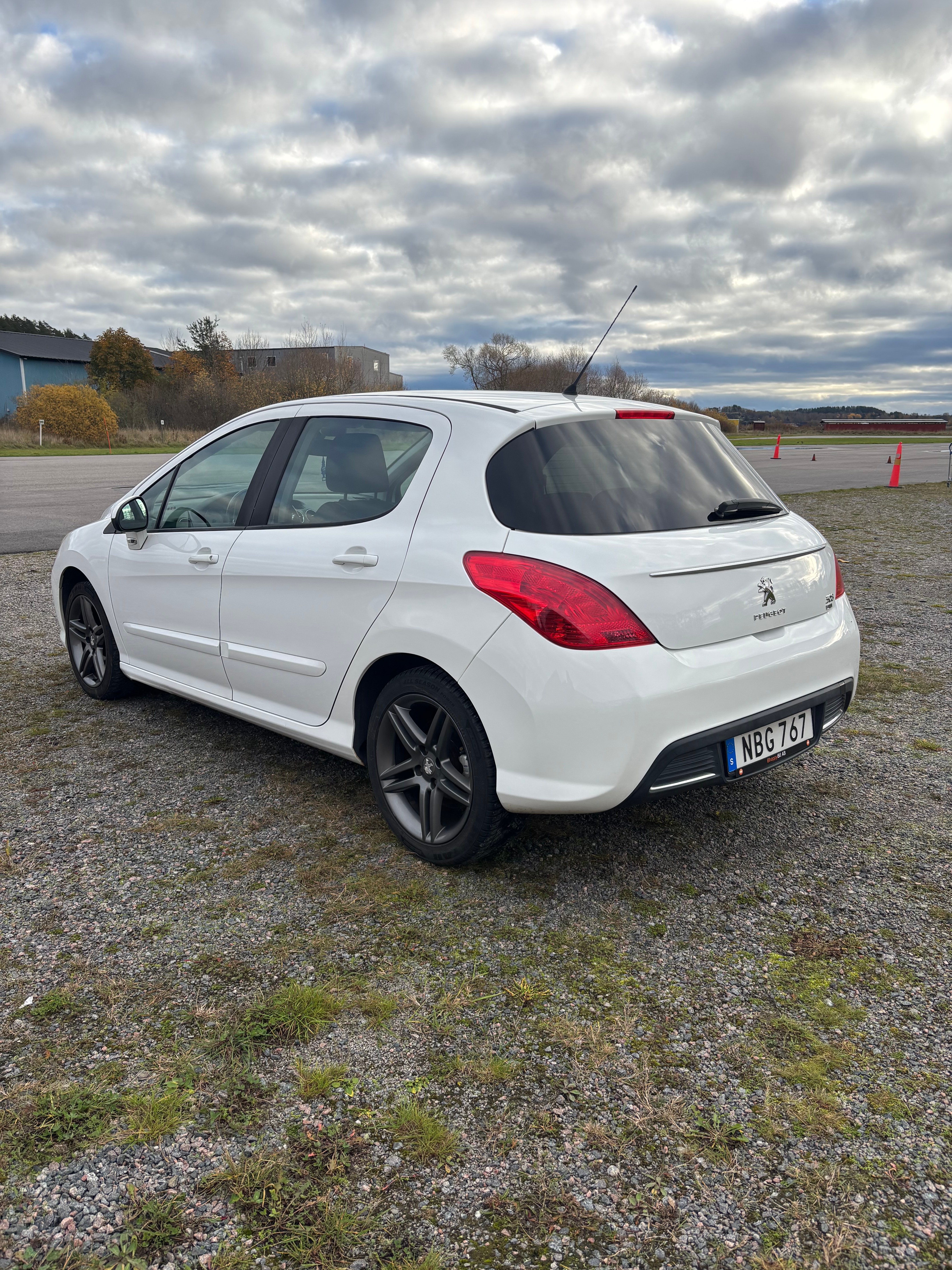 Peugeot 308 2012, bild 2/7