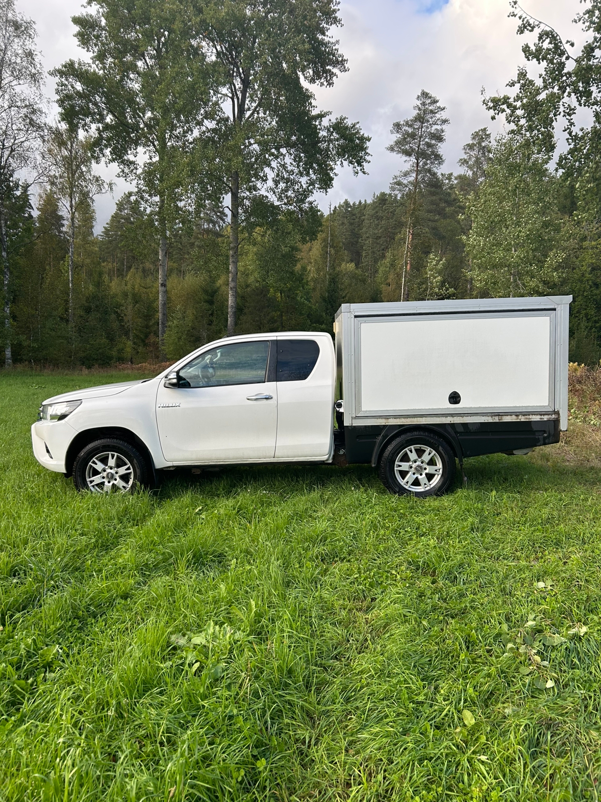 Toyota HiLux Extra Cab 2.4 AWD Manuell 2016, bild 3/10
