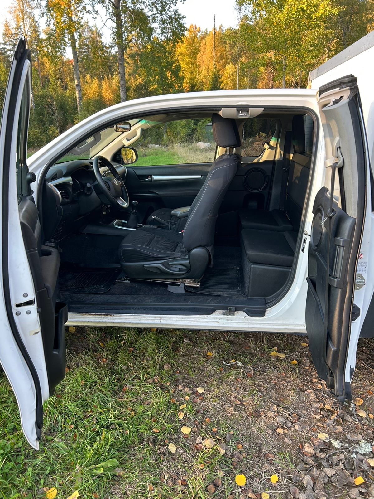Toyota HiLux Extra Cab 2.4 AWD Manuell 2016, bild 6/10