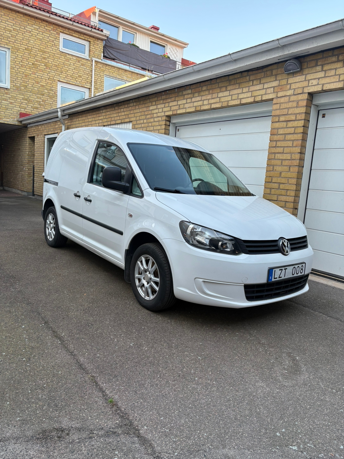 Volkswagen Caddy Skåpbil 1.2 TSI Manuell 2012, bild 2/5