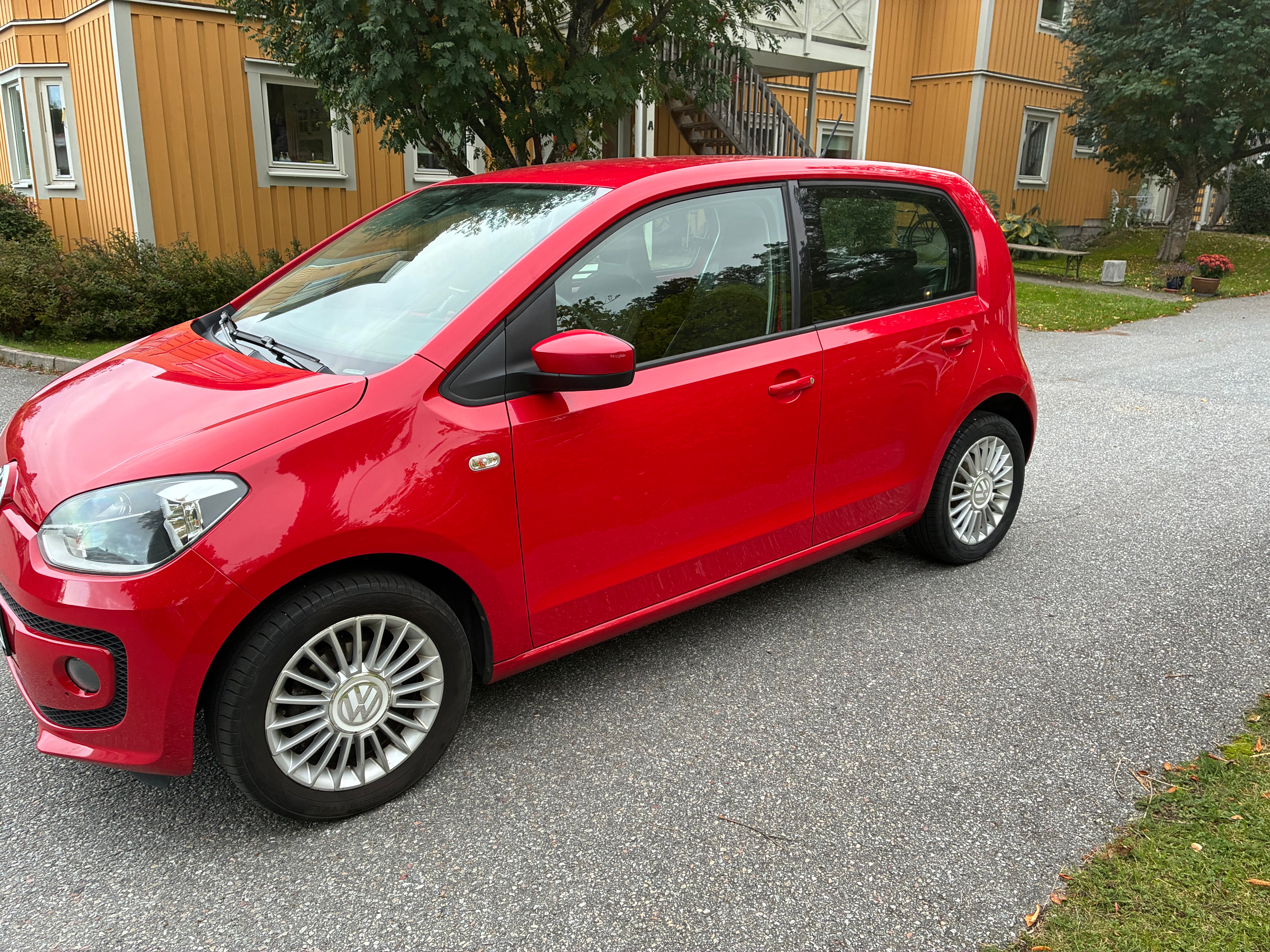 Volkswagen UP! 5-dörrar 1.0 MPI Manuell 2016, bild 2/6