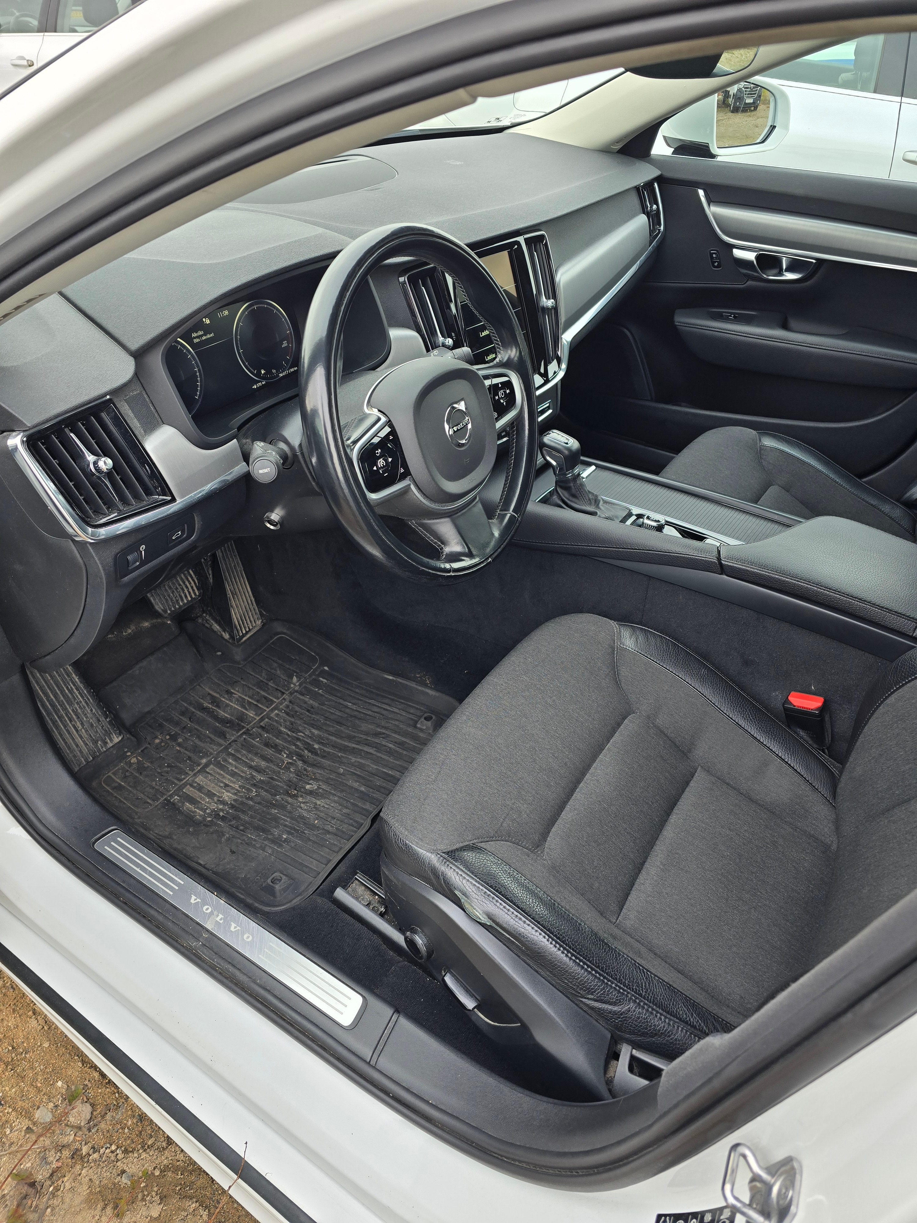 Volvo V90 D4 Geartronic 2020, photo 3/10