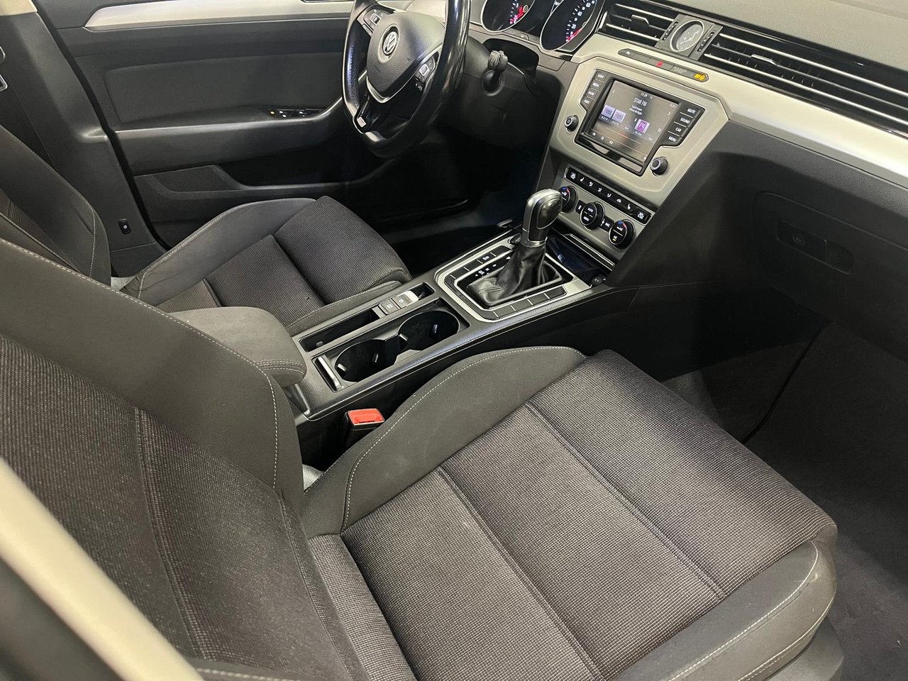 Volkswagen Passat 2016, bild 7/8