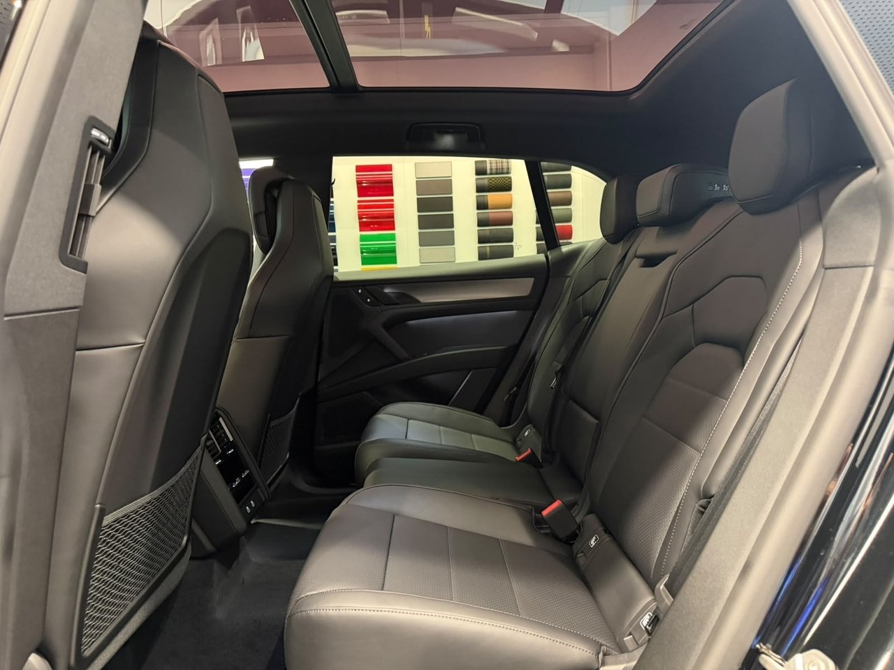 Porsche Cayenne S Electric 2026, photo 5/10