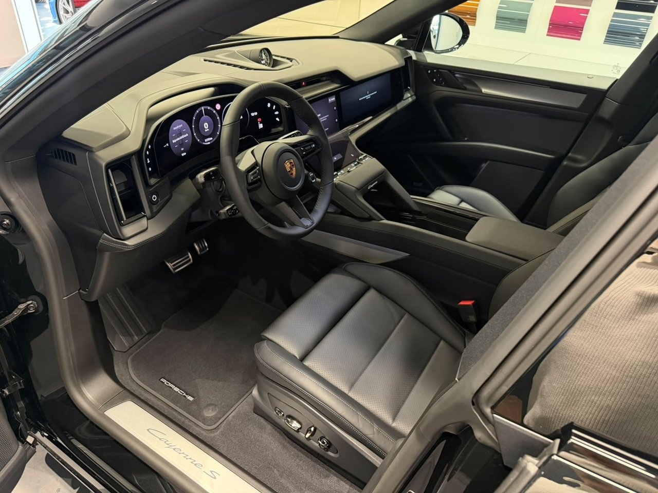 Porsche Cayenne S Electric 2026, photo 6/10