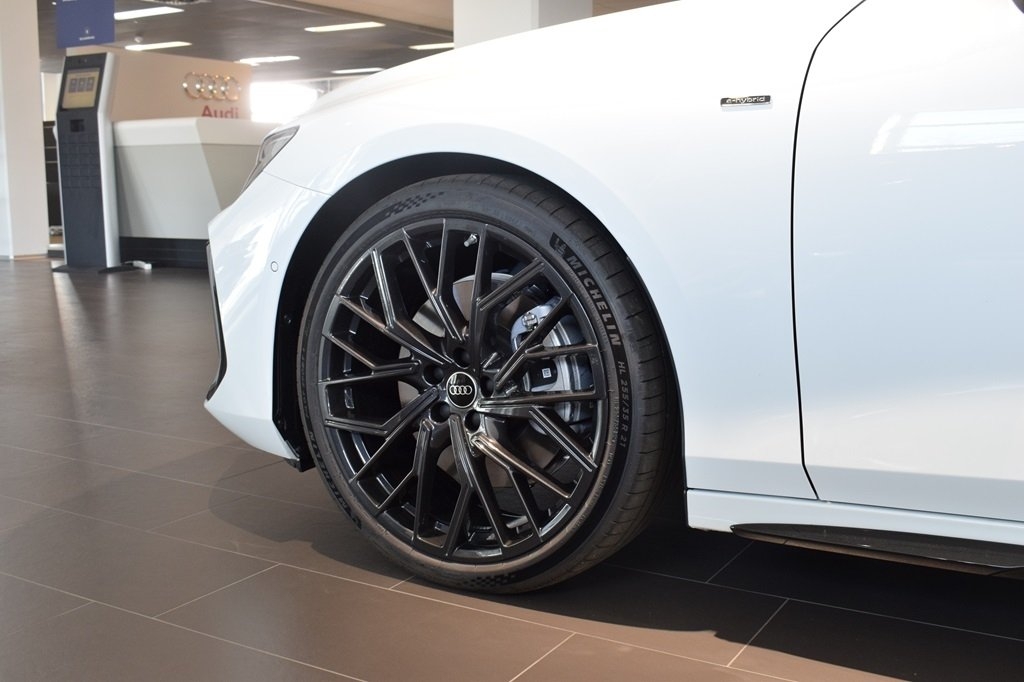 Audi A6 Avant e-hybrid Q S-line Edtion 2026, bild 3/8