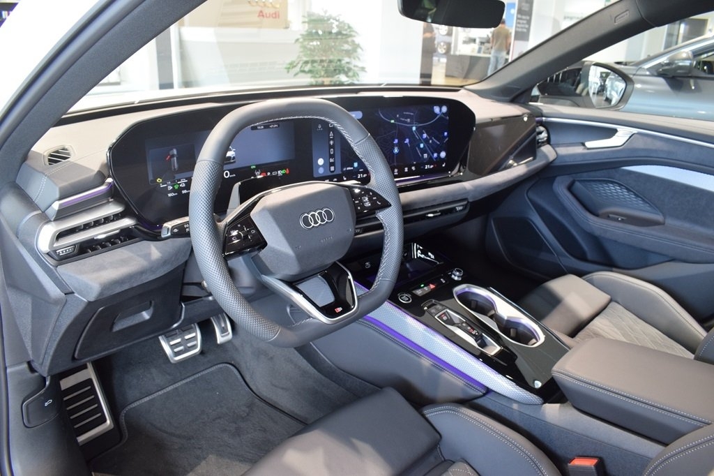 Audi A6 Avant e-hybrid Q S-line Edtion 2026, bild 4/8