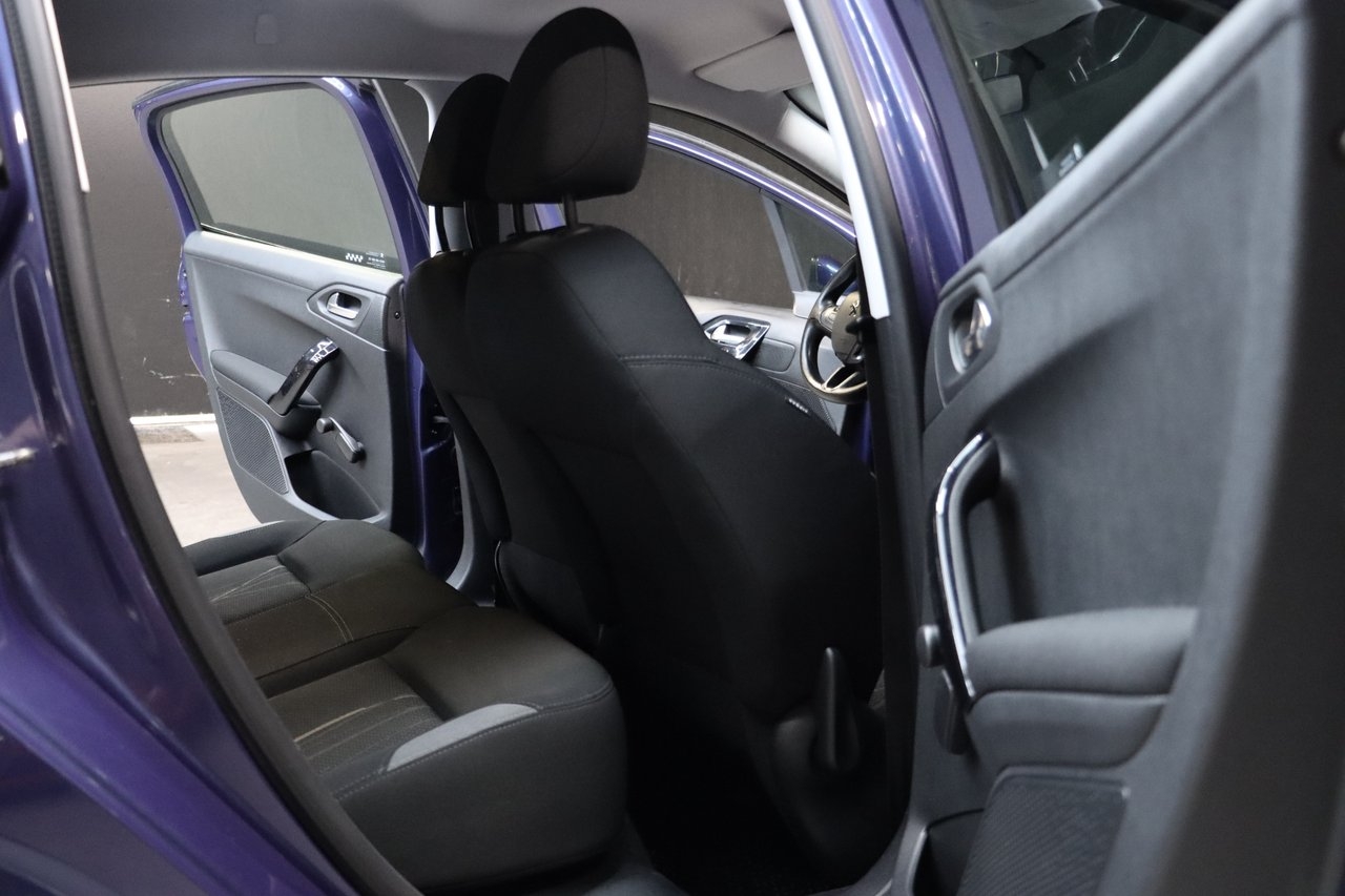 Peugeot 208 2012, bild 7/10