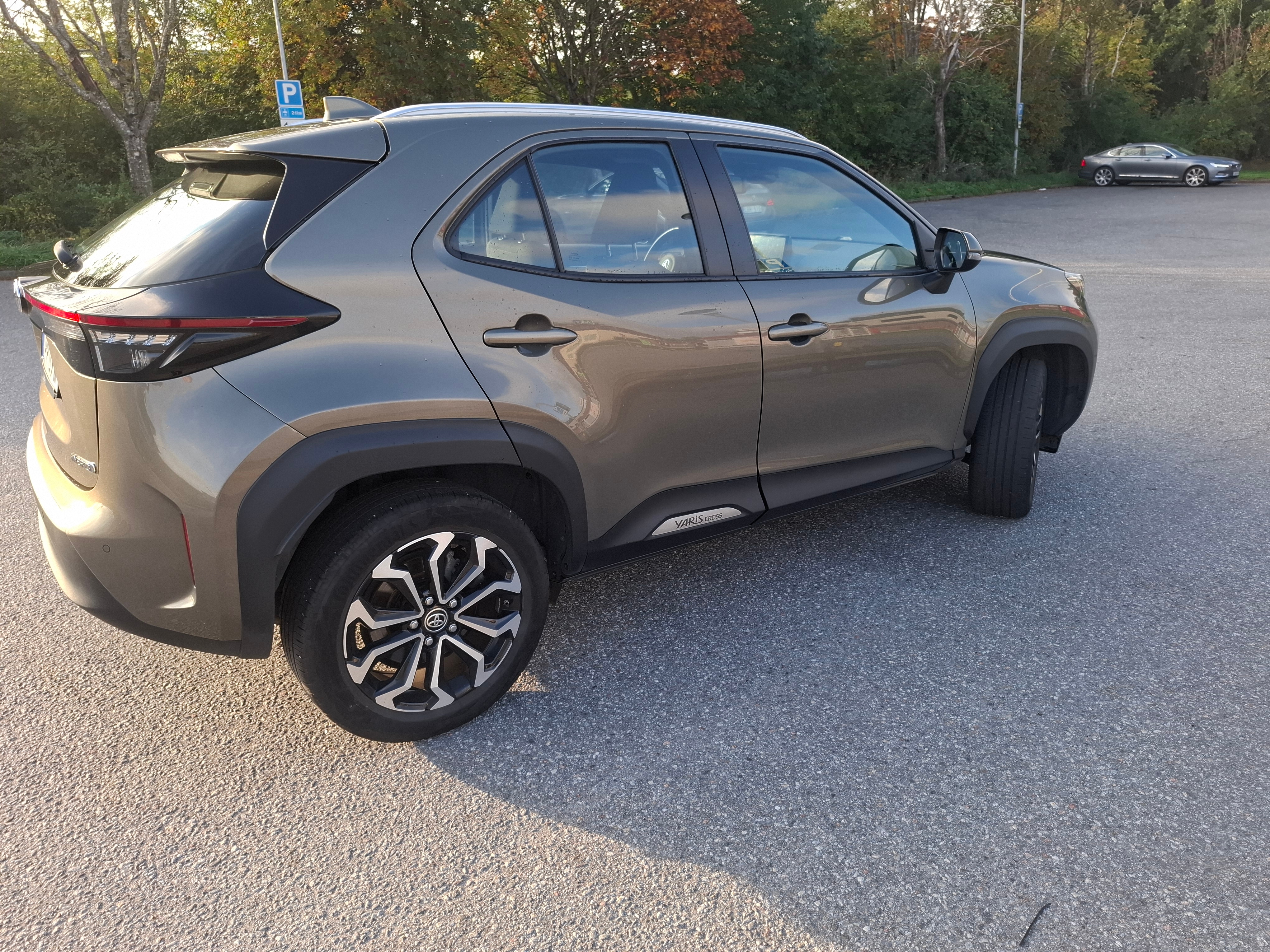 Toyota Yaris Cross Hybrid e-CVT 2021, bild 2/3