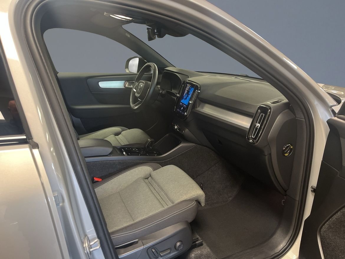 Volvo XC40 B3 FWD Bensin Plus Dark 2025, bild 7/10