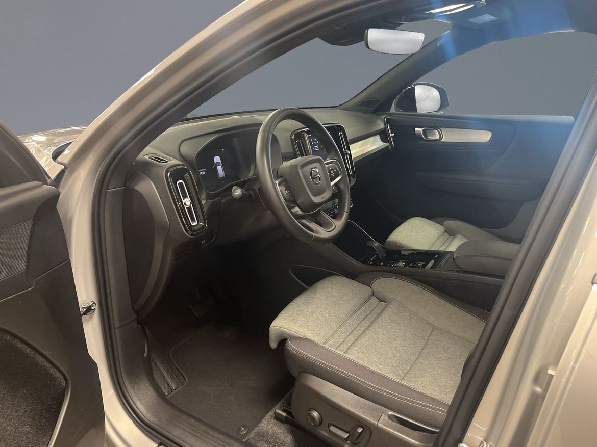Volvo XC40 B3 FWD Bensin Plus Dark 2025, bild 6/10