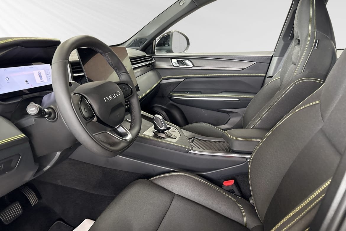 Lynk & Co 01 Core PHEV KVARV 2025, bild 6/10
