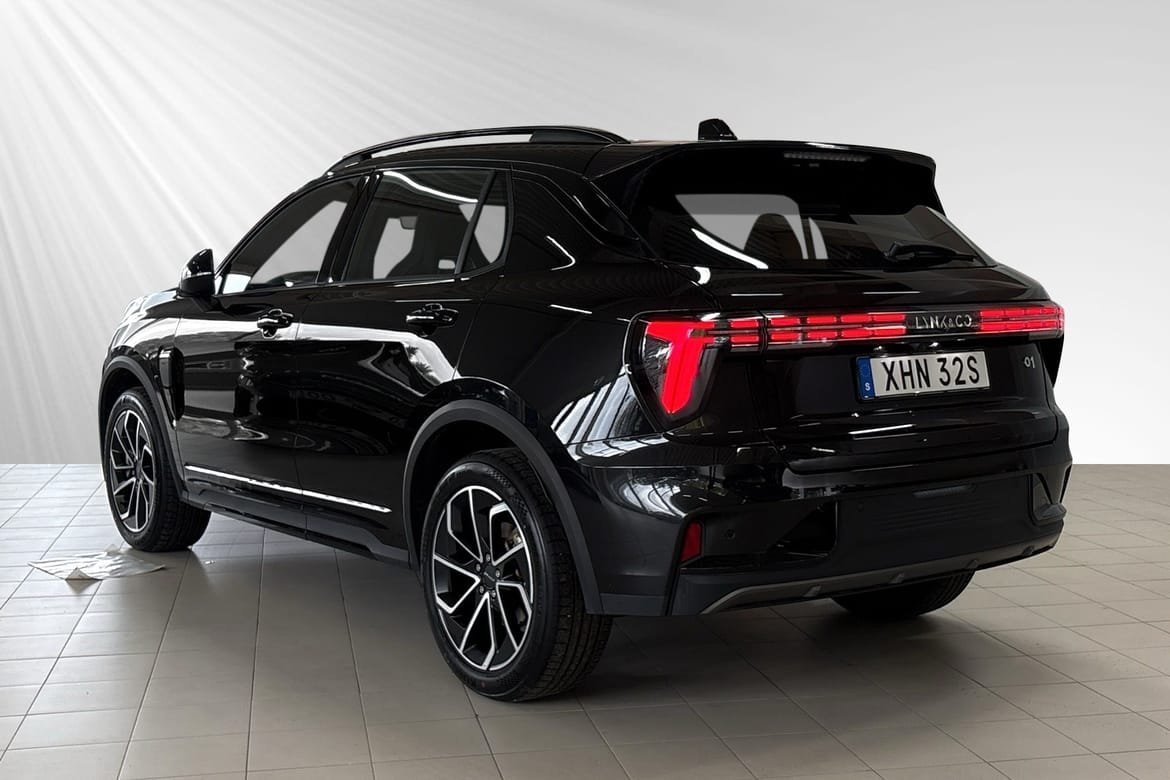 Lynk & Co 01 Core PHEV KVARV 2025, bild 3/10