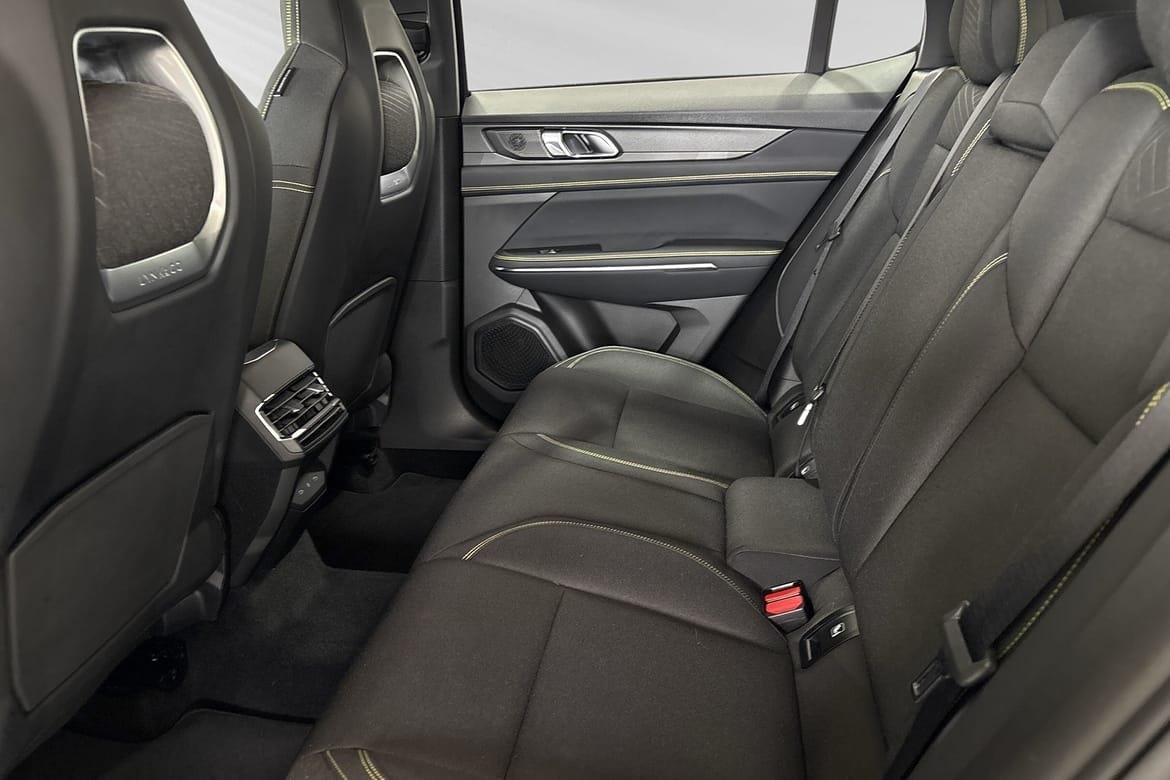 Lynk & Co 01 Core PHEV KVARV 2025, bild 7/10