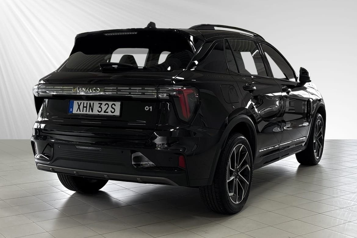 Lynk & Co 01 Core PHEV KVARV 2025, bild 4/10