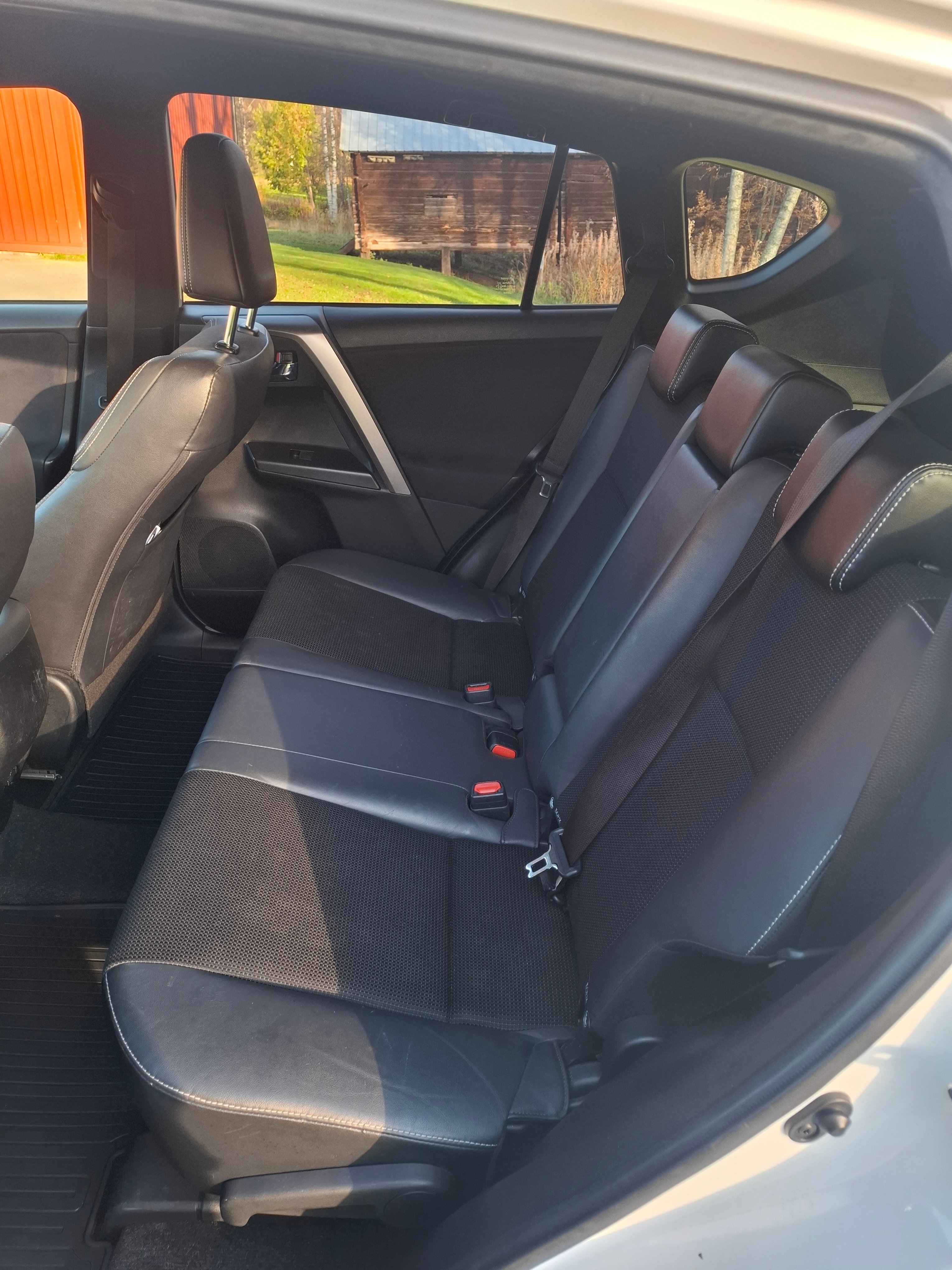 Toyota RAV4 2016, kuva 5/8